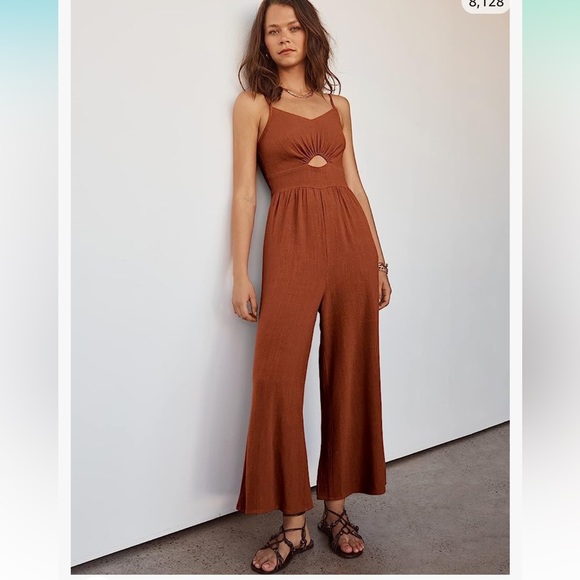 NWOT V-neck Cutout Jumpsuit in Rust Size S - Picture 4 of 6